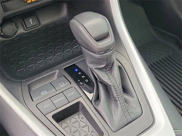 Used 2022 Toyota RAV4 XLE w/ Convenience Package image 24