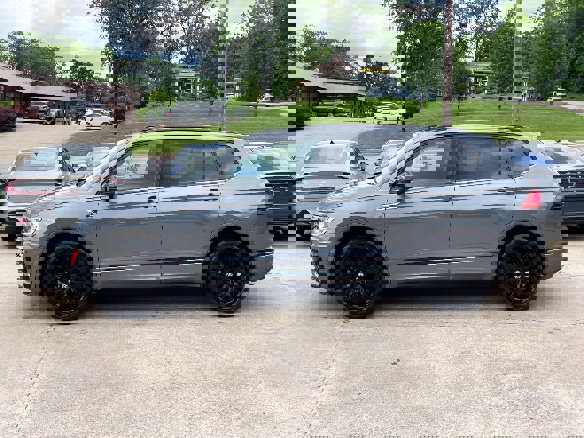 Used 2021 Volkswagen Tiguan SE R-Line image 3