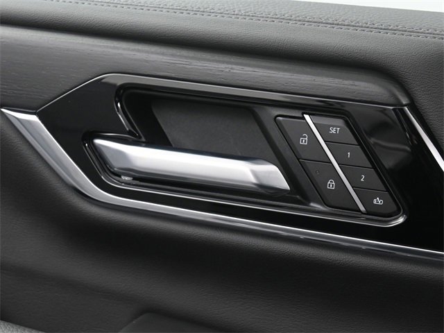 Used 2026 GMC Yukon Denali w/ Sun & Power Step Package image 13