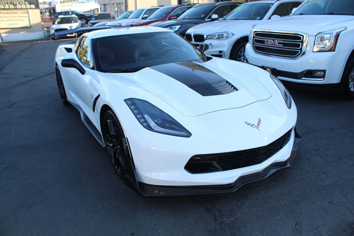 Used 2018 Chevrolet Corvette Stingray Coupe w/ 1LT RWD image 8