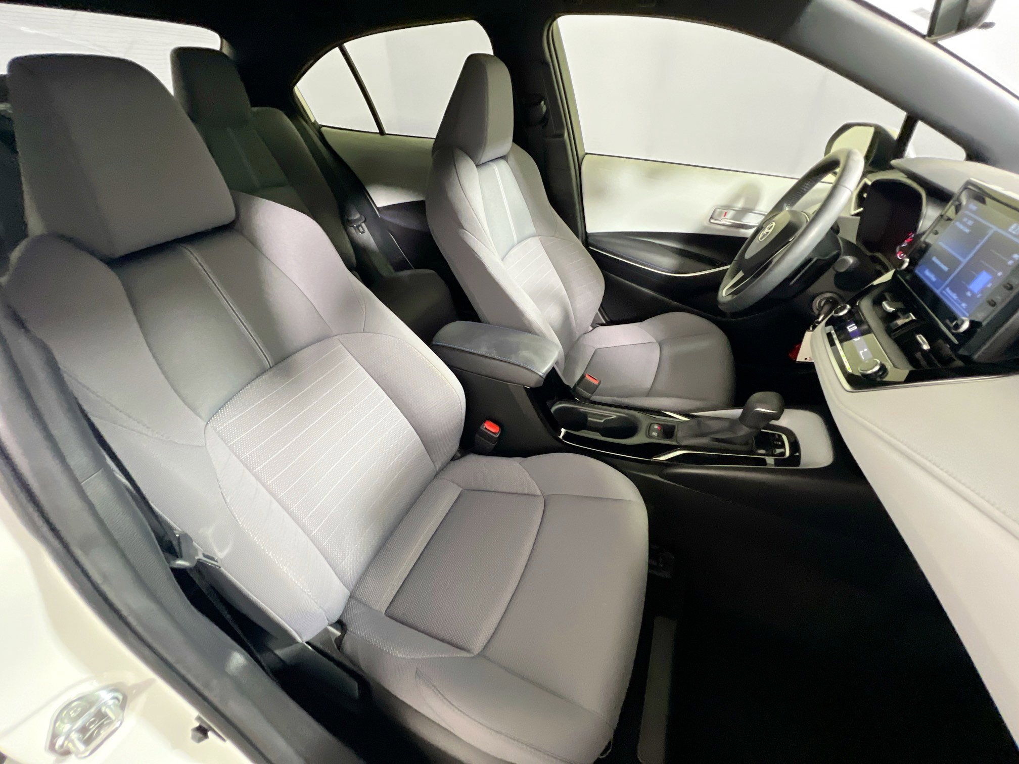 Used 2022 Toyota Corolla SE FWD image 30