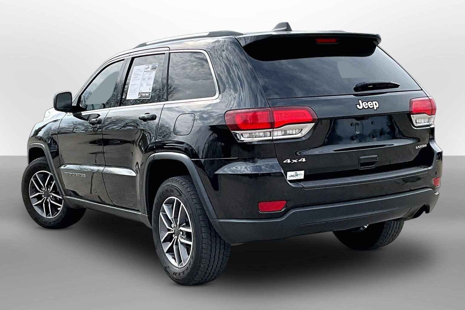 Used 2020 Jeep Grand Cherokee Laredo w/ 18" Wheel & 8.4" Radio Group AWD/4WD image 10