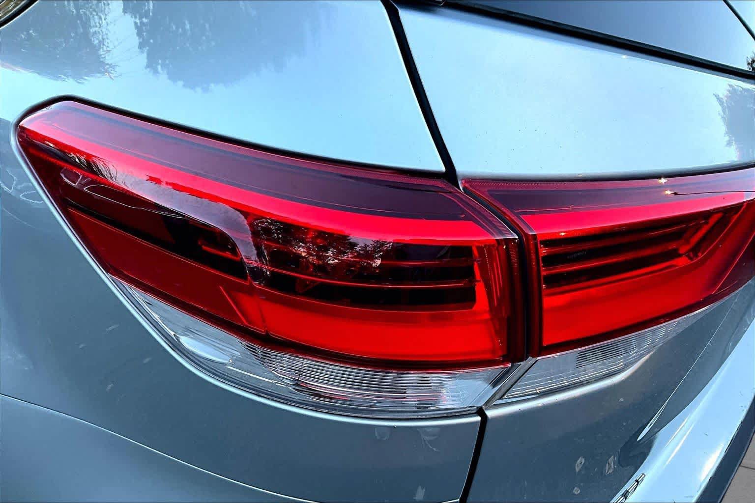 Certified 2018 Toyota Highlander Limited AWD/4WD image 27