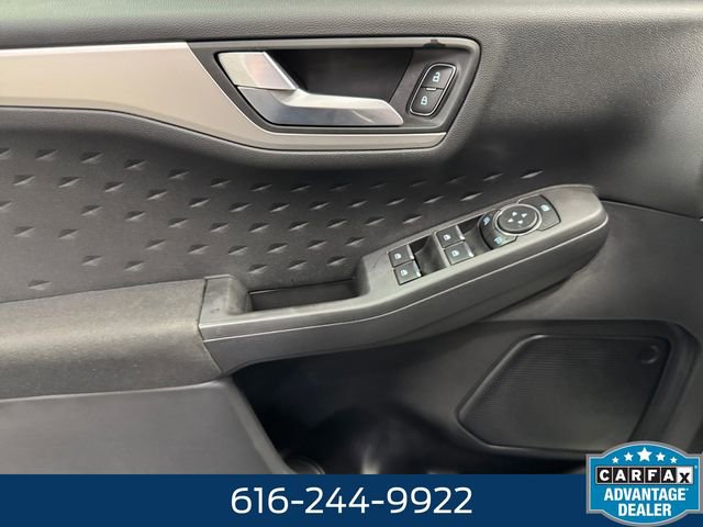 Used 2020 Ford Escape SE image 25