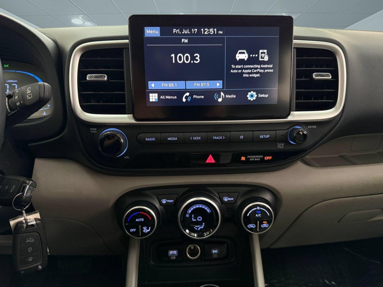 Used 2023 Hyundai Venue SEL FWD image 17