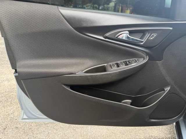 Used 2017 Chevrolet Malibu LT FWD image 13