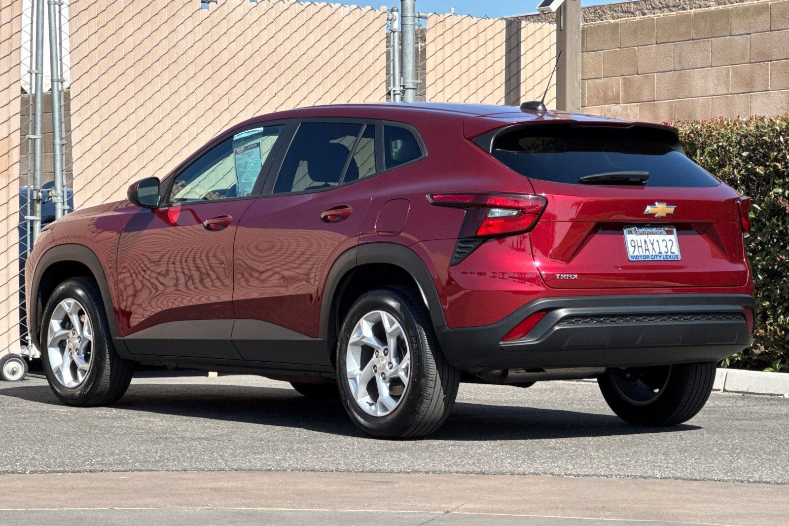 Used 2024 Chevrolet Trax LS w/ LS Convenience Package FWD image 6