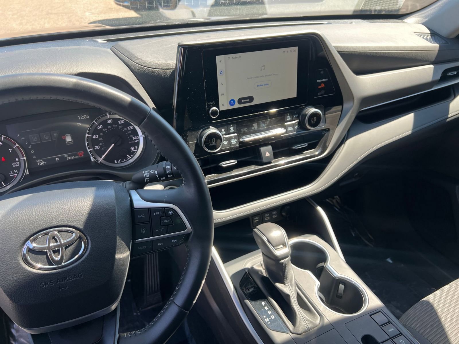 Used 2025 Toyota Highlander LE image 21