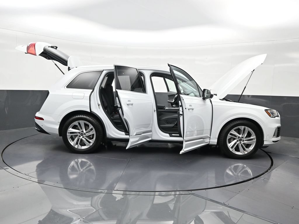 Used 2023 Audi Q7 3.0T Prestige AWD/4WD image 32