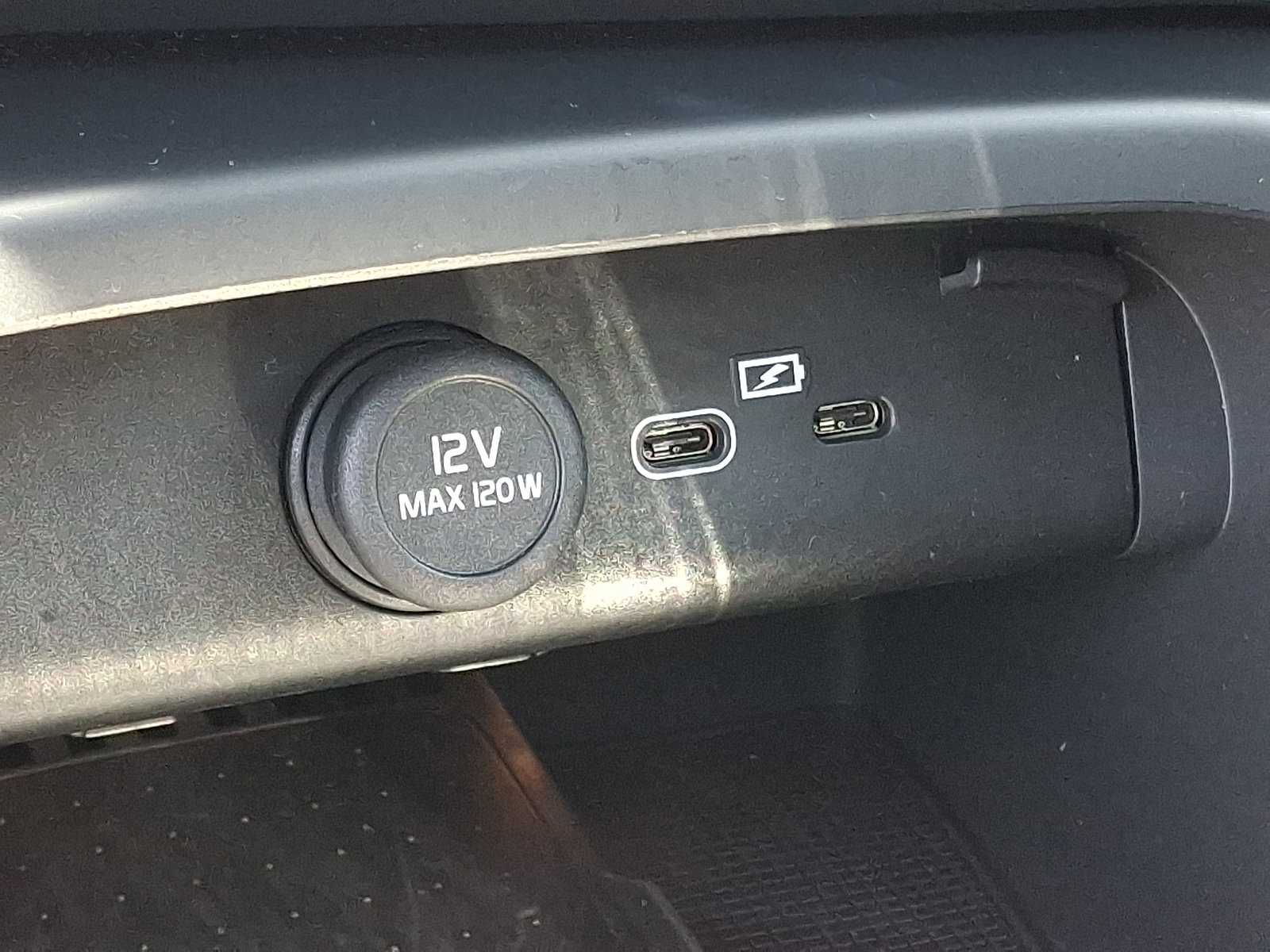 Used 2023 Volvo XC40 B5 Plus w/ Climate Package AWD/4WD image 26