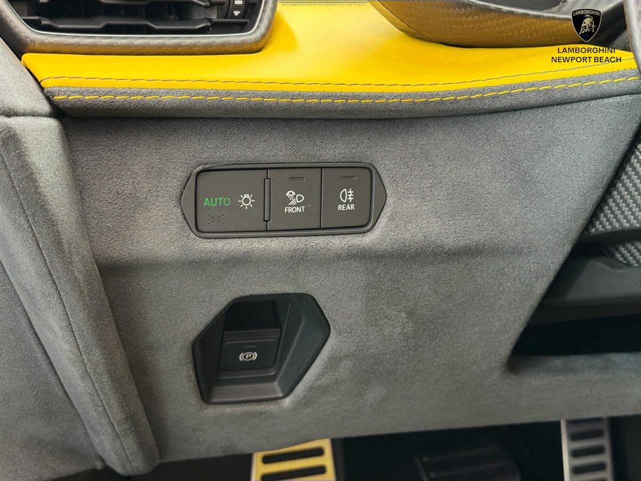 Used 2025 Lamborghini Revuelto AWD/4WD image 47