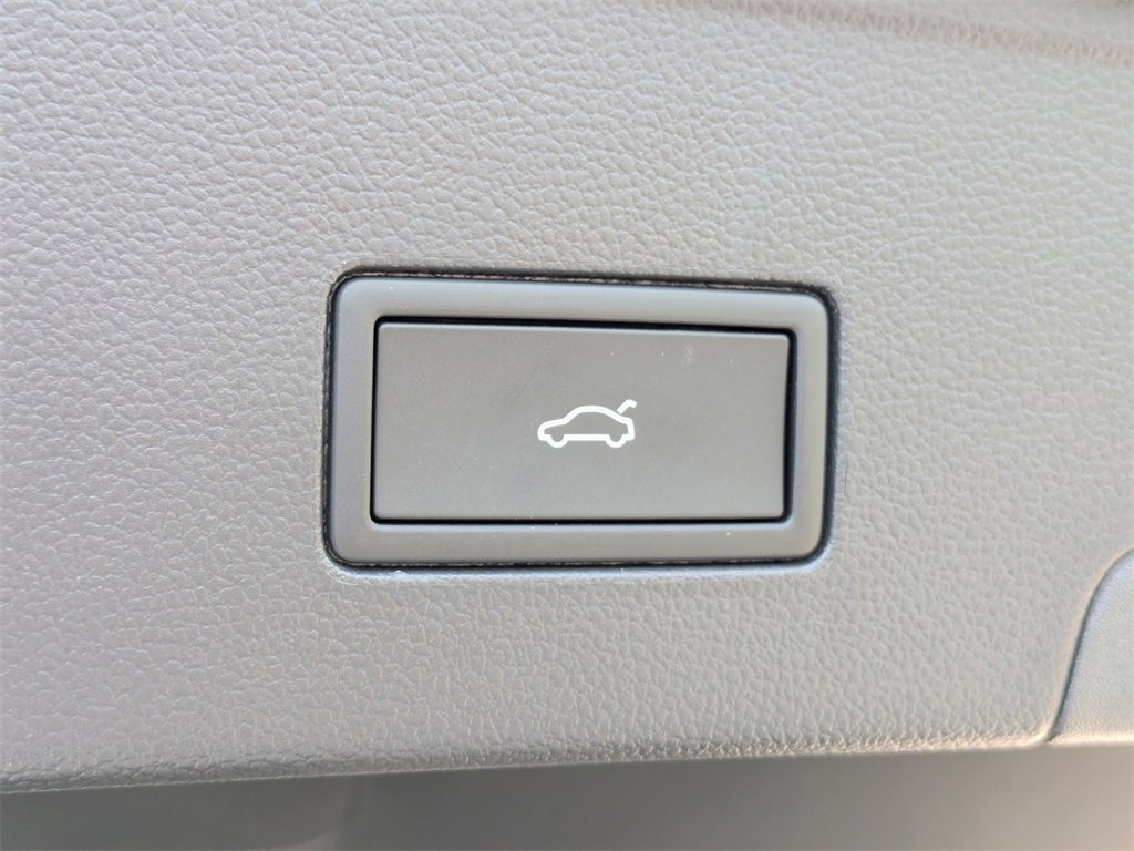 New 2026 Volkswagen Atlas Cross Sport SE image 14