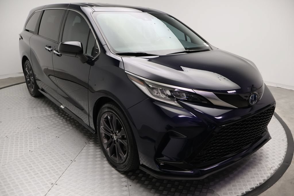 Certified 2024 Toyota Sienna XSE FWD image 6