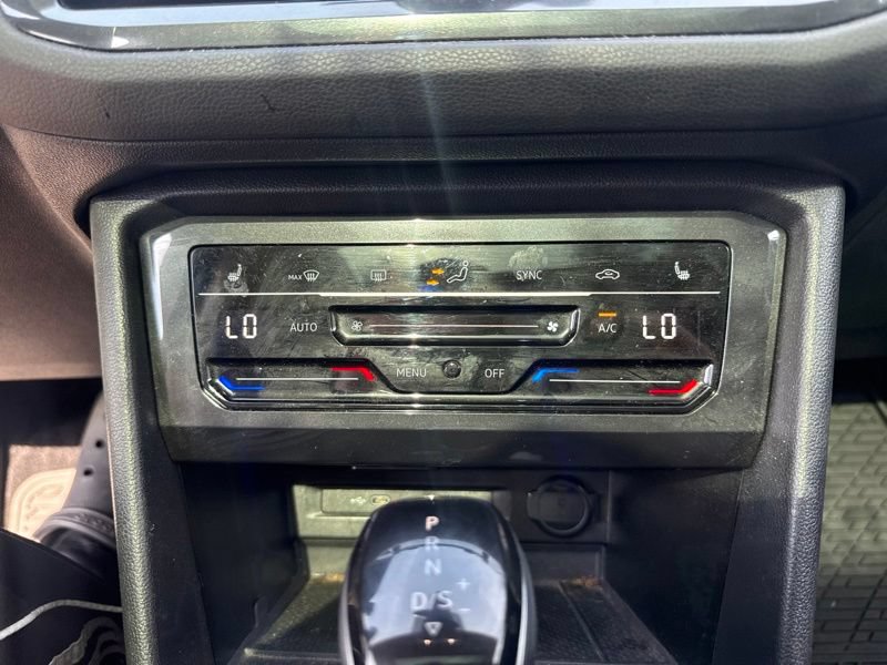 Used 2024 Volkswagen Tiguan SE AWD/4WD image 9