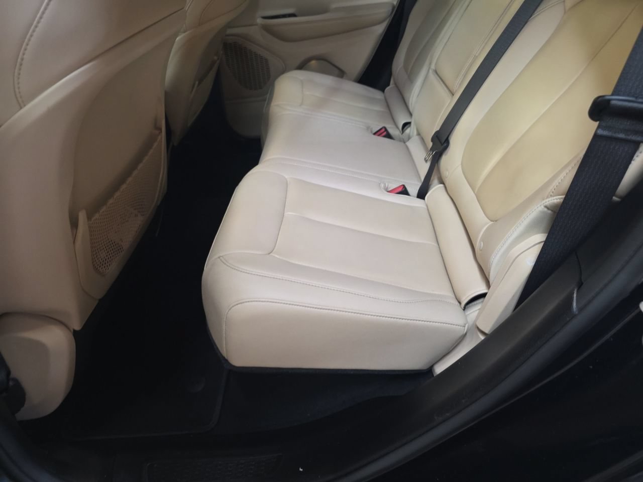 Used 2023 Jeep Grand Cherokee Limited RWD image 12