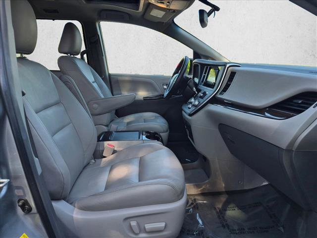 Used 2016 Toyota Sienna XLE Premium FWD image 20