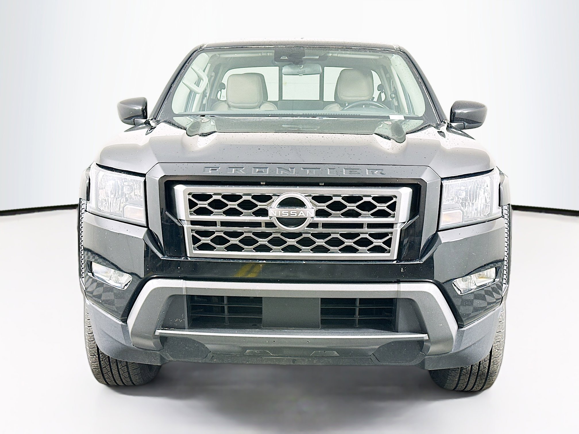 Used 2022 Nissan Frontier SV image 2