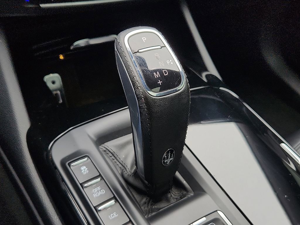 Used 2019 Maserati Levante image 14