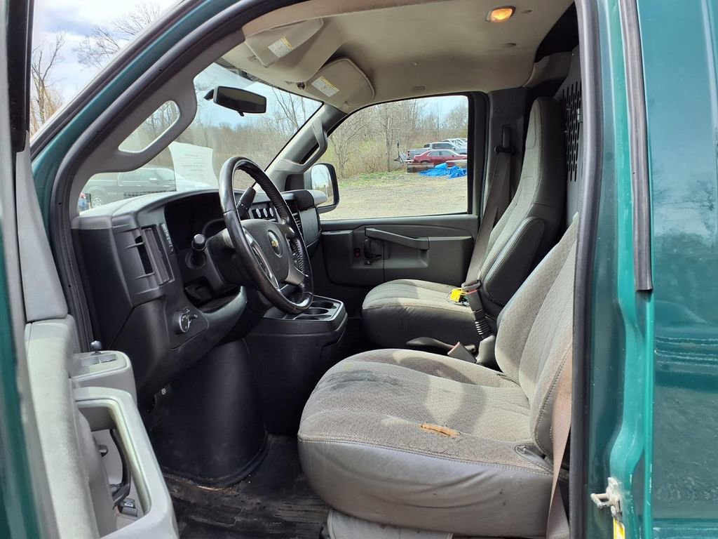 Used 2017 Chevrolet Express 3500 Extended RWD image 10