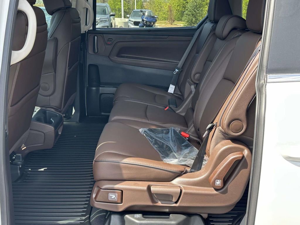 New 2026 Honda Odyssey Touring image 11