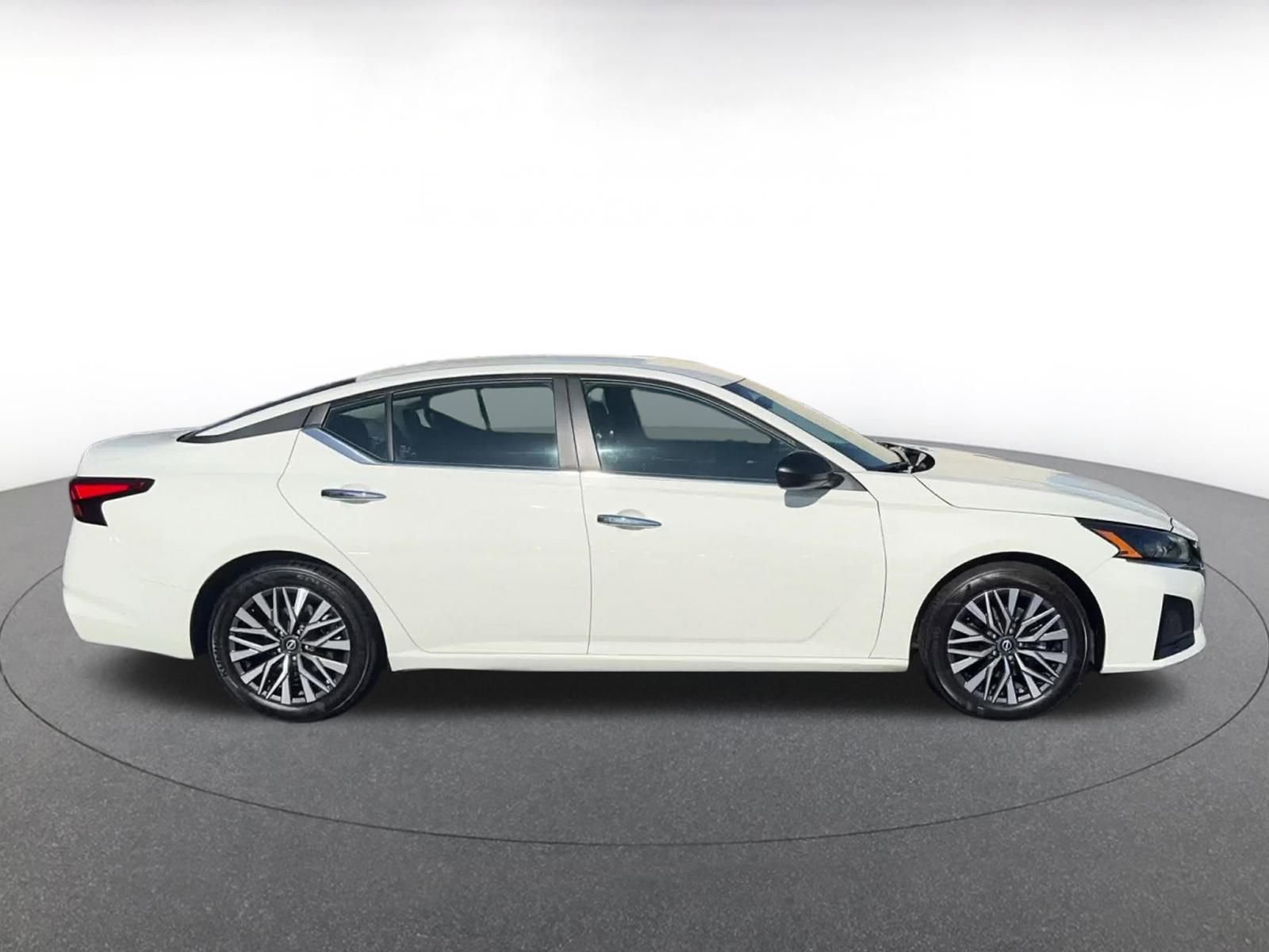 Used 2025 Nissan Altima 2.5 SV image 16