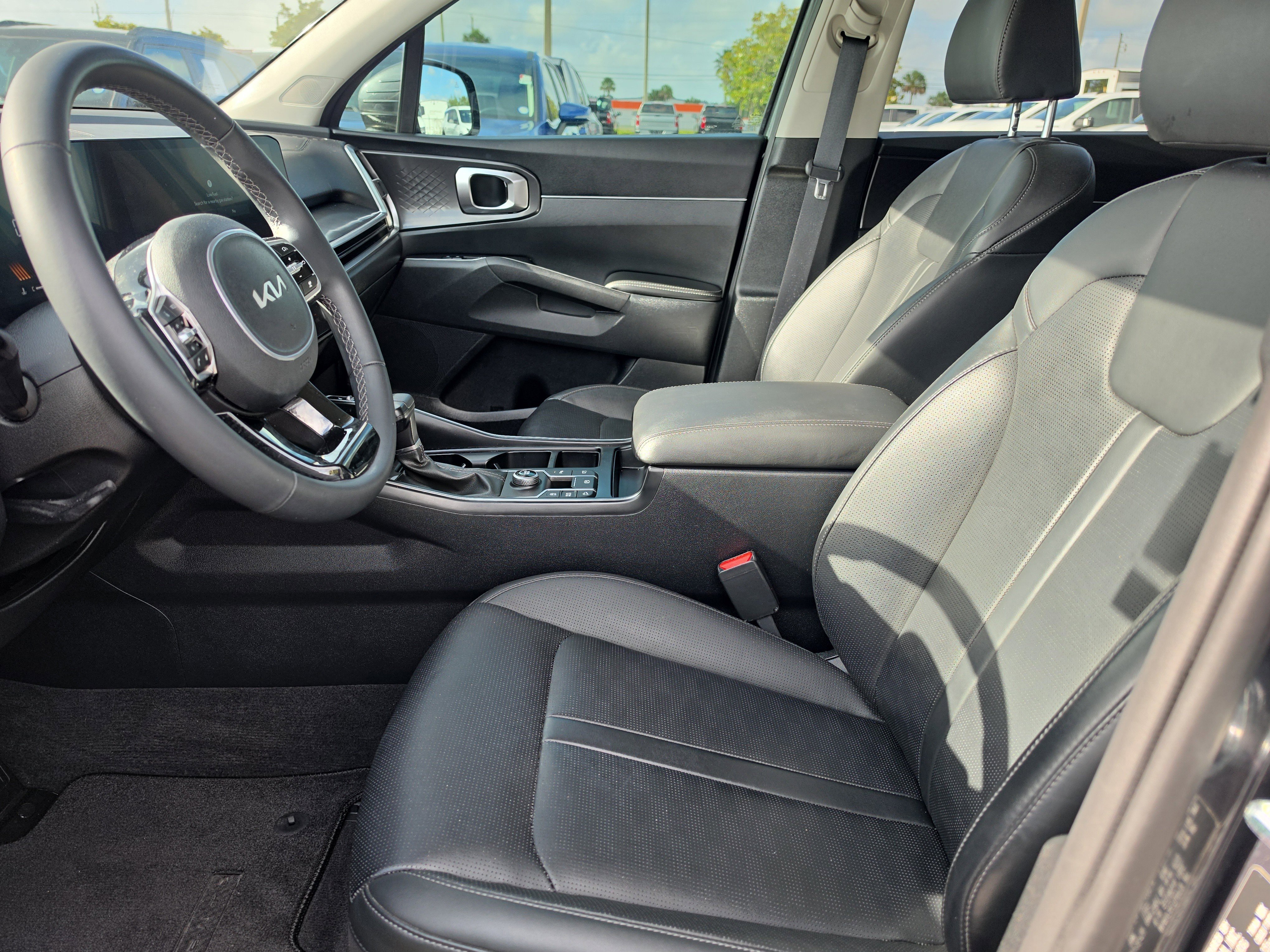 Used 2024 Kia Sorento S FWD image 14