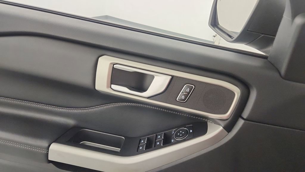 Used 2023 Ford Explorer XLT w/ Equipment Group 202A image 15