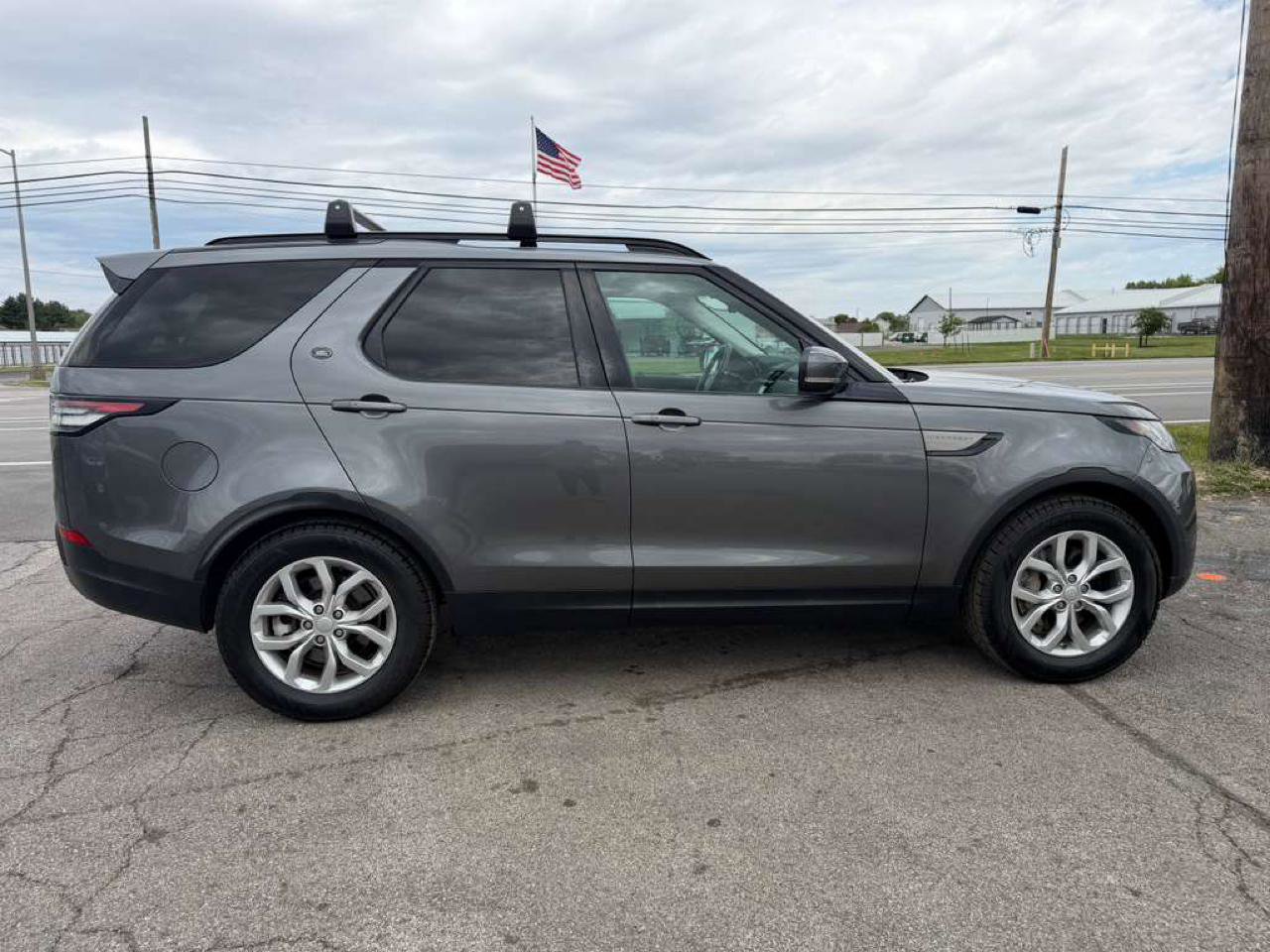 Used 2018 Land Rover Discovery SE AWD/4WD image 7