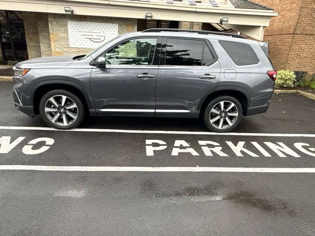 Used 2023 Honda Pilot Touring image 9
