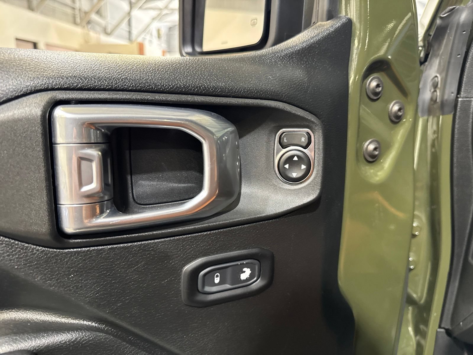 Used 2021 Jeep Wrangler Unlimited Rubicon AWD/4WD image 25
