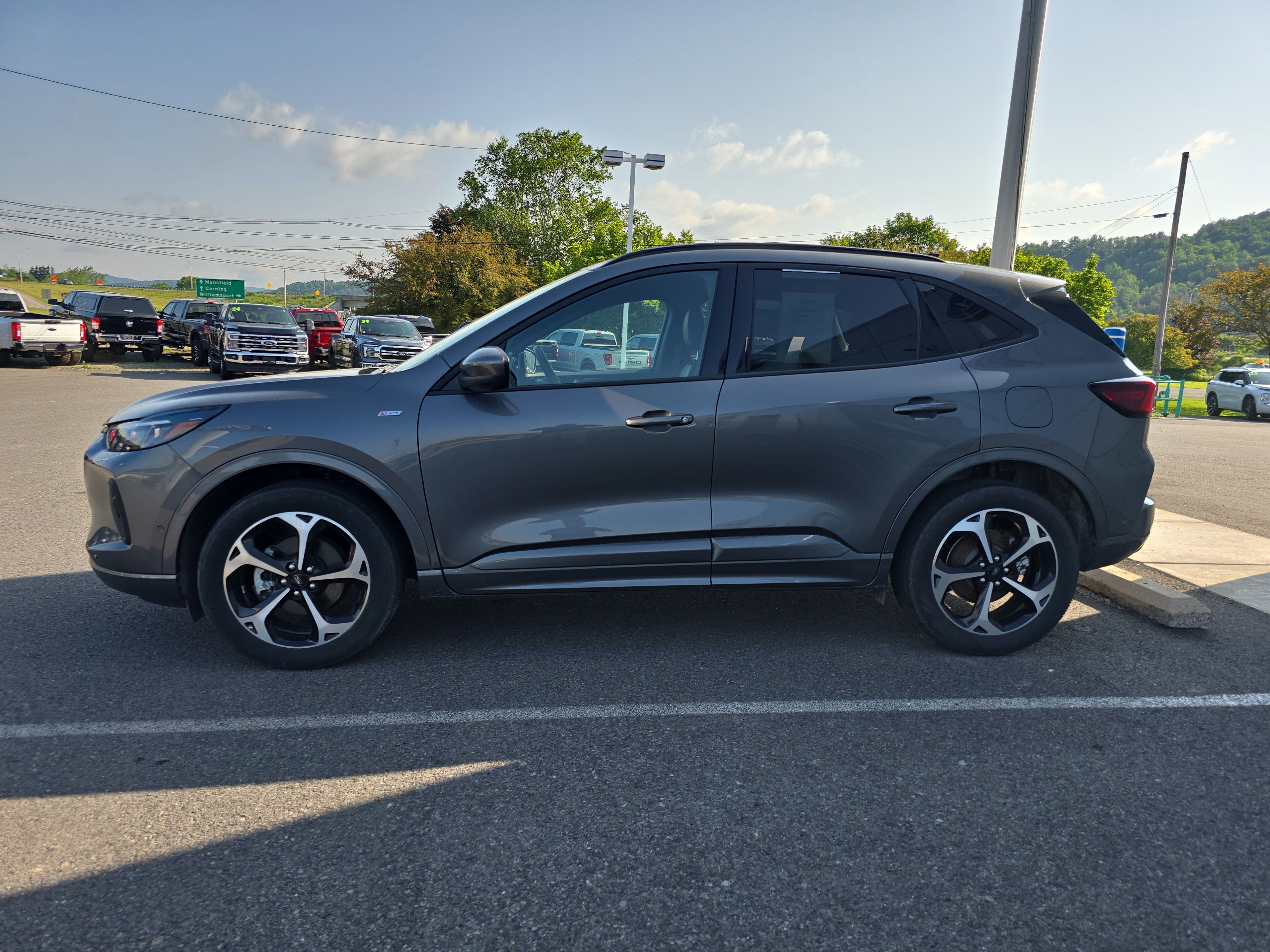Used 2024 Ford Escape ST-Line Elite w/ Premium Technology Package image 6