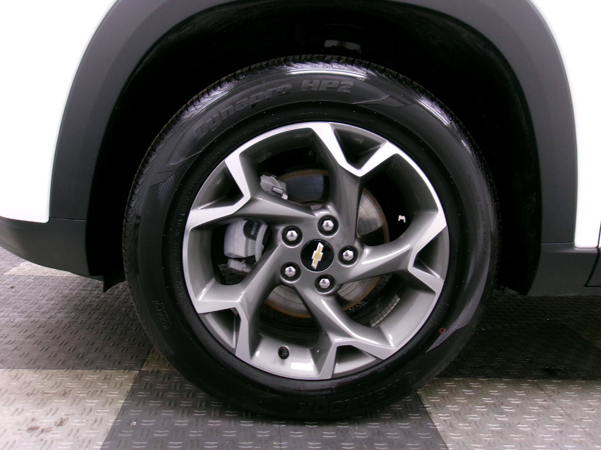 Used 2025 Chevrolet Trax LT FWD image 15
