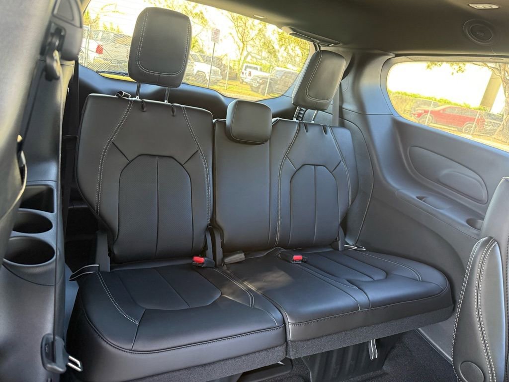 New 2026 Chrysler Pacifica Select image 43