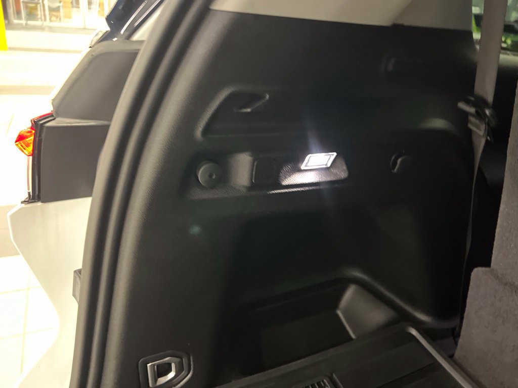 Used 2023 Jeep Grand Cherokee L Laredo RWD image 12
