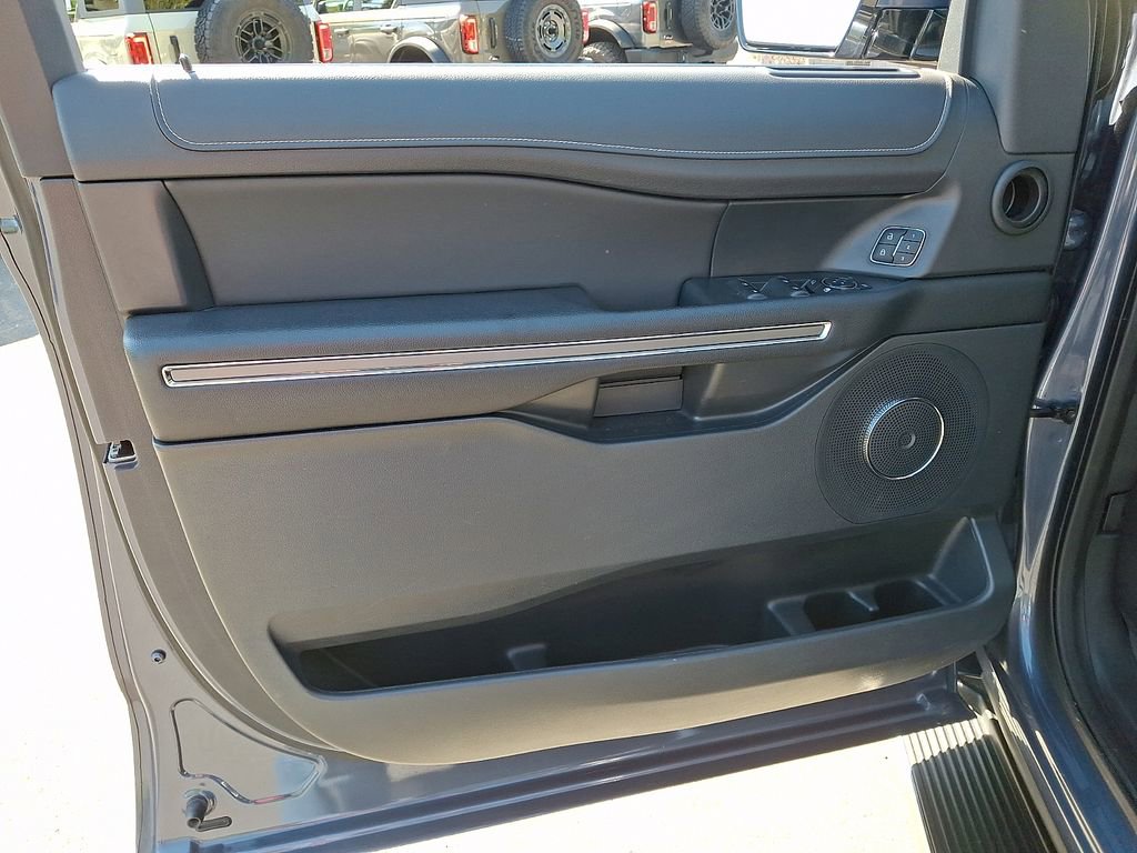 Used 2022 Ford Expedition XLT AWD/4WD image 12