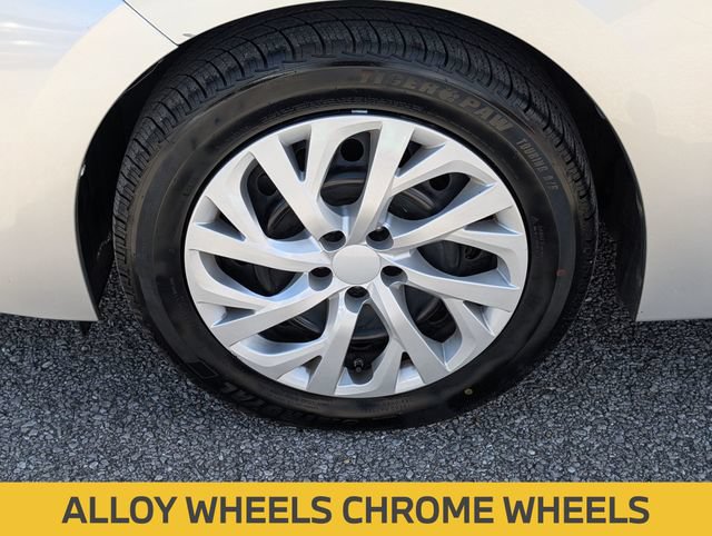 Used 2017 Toyota Corolla LE FWD image 11