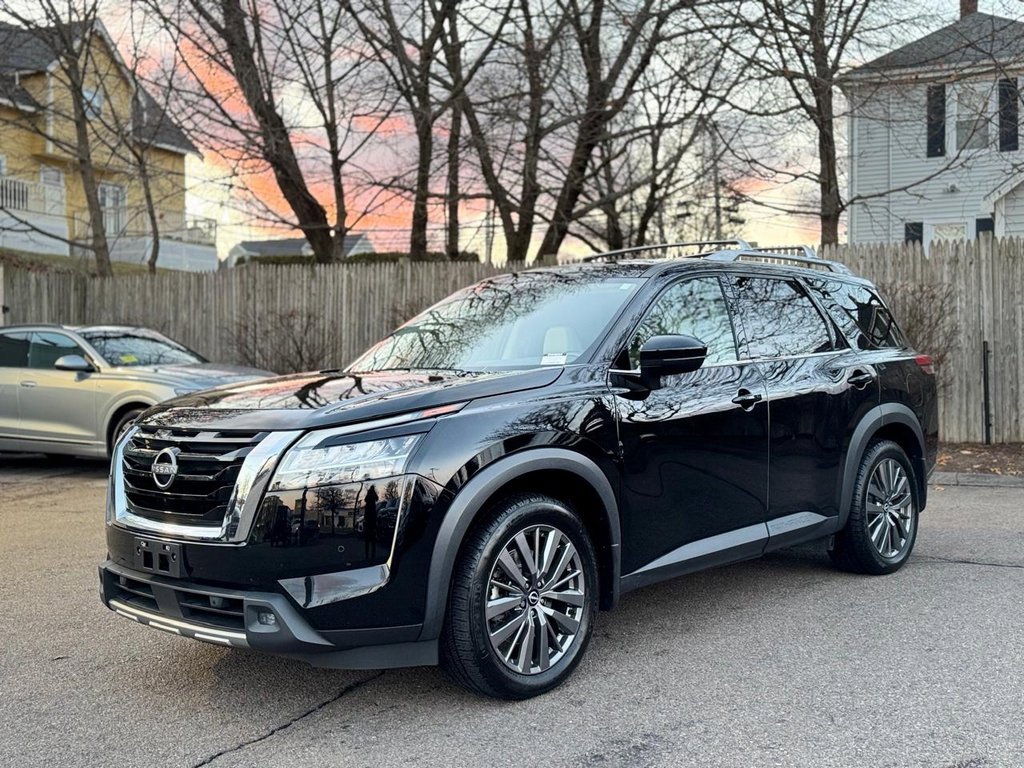 Used 2022 Nissan Pathfinder SL w/ SL Premium Package image 2