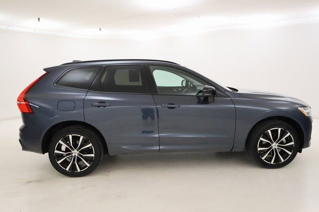 Used 2024 Volvo XC60 B5 Plus image 2