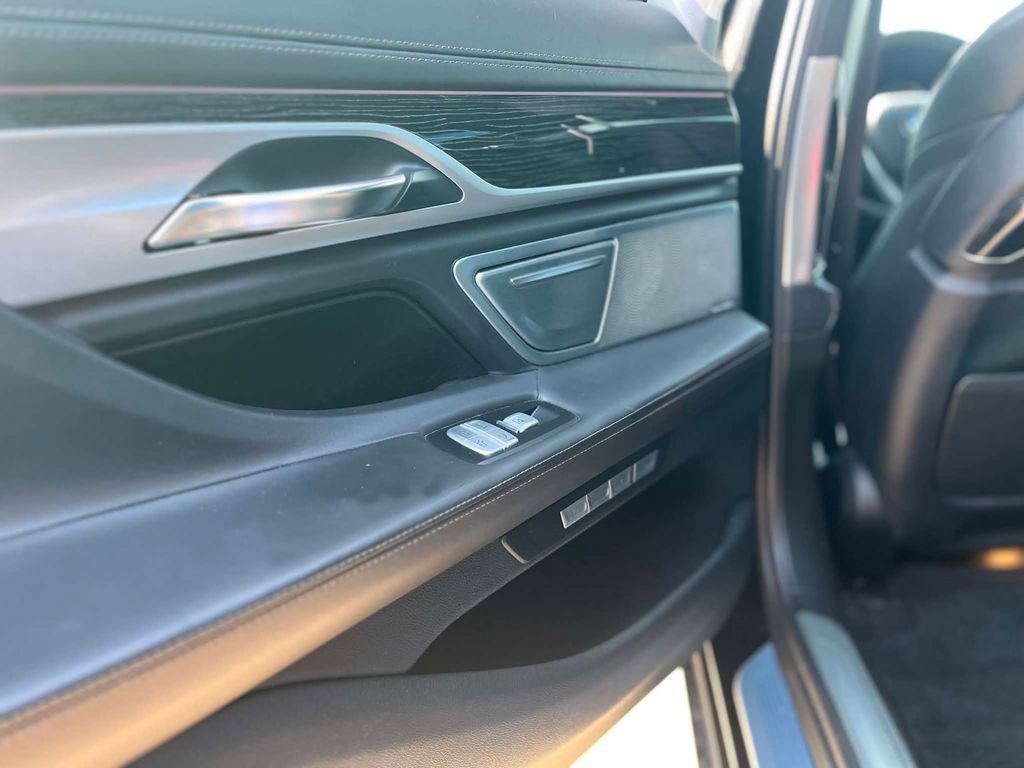Used 2018 BMW 750i xDrive AWD/4WD image 13