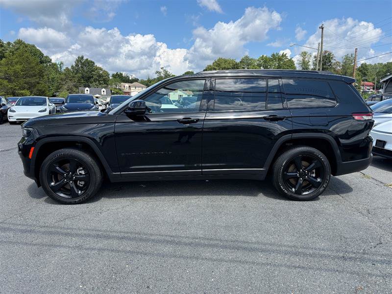 Used 2023 Jeep Grand Cherokee L Laredo AWD/4WD image 2