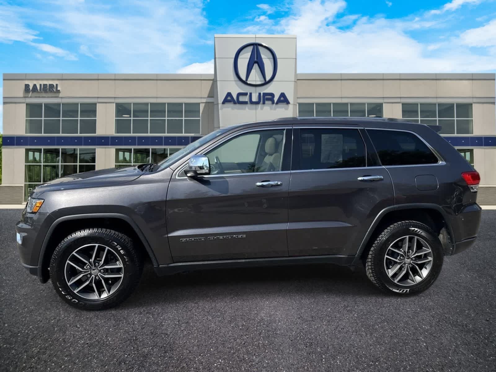 Used 2018 Jeep Grand Cherokee Limited AWD/4WD image 2