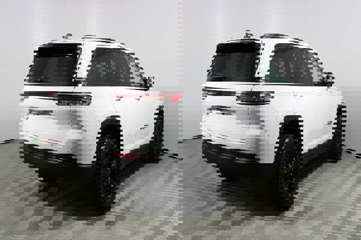 Used 2022 Jeep Grand Cherokee Altitude image 43