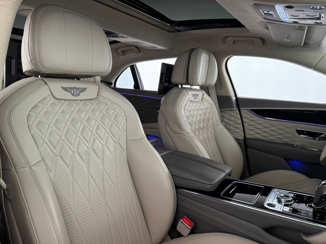 Used 2023 Bentley Flying Spur Azure image 31