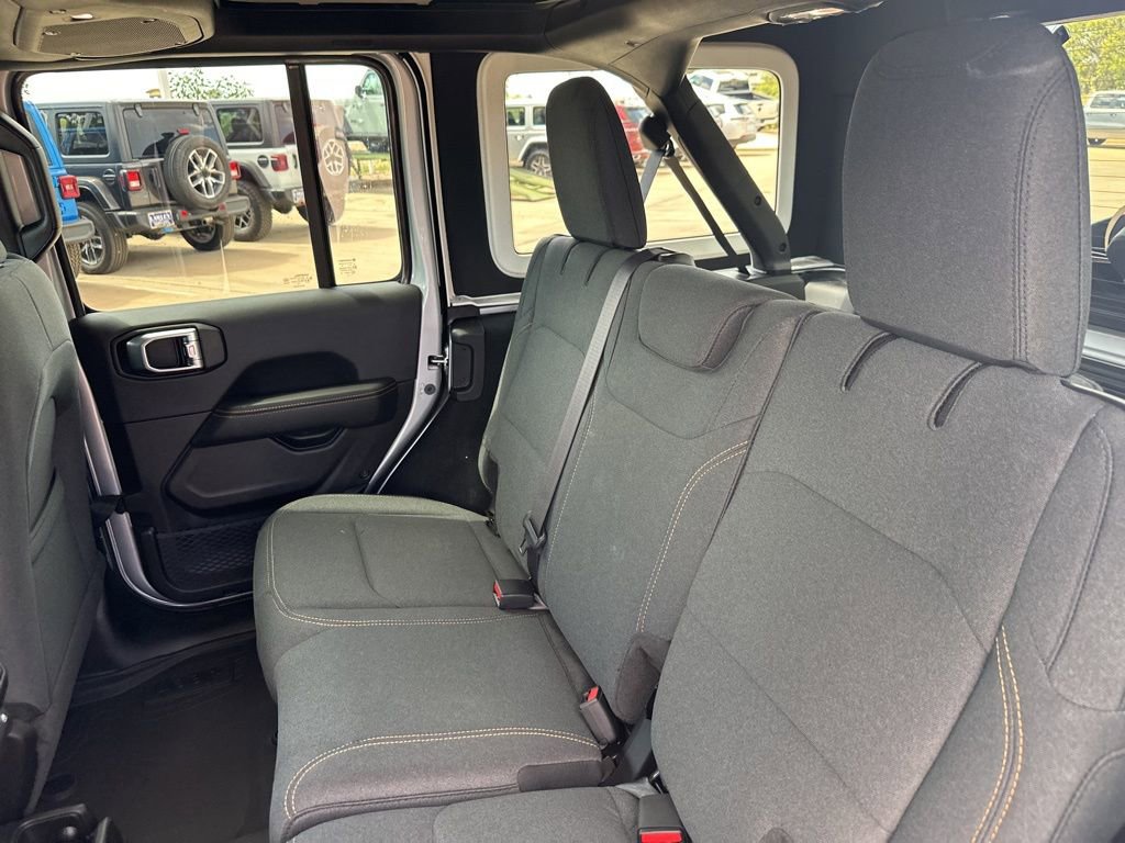 New 2024 Jeep Wrangler Unlimited Sahara w/ Technology Group image 27