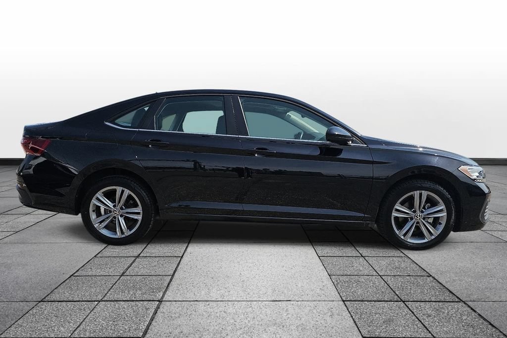 Used 2024 Volkswagen Jetta SE FWD image 4