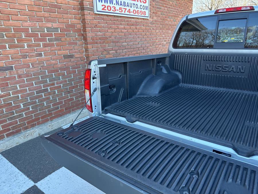 Used 2018 Nissan Frontier SV image 11