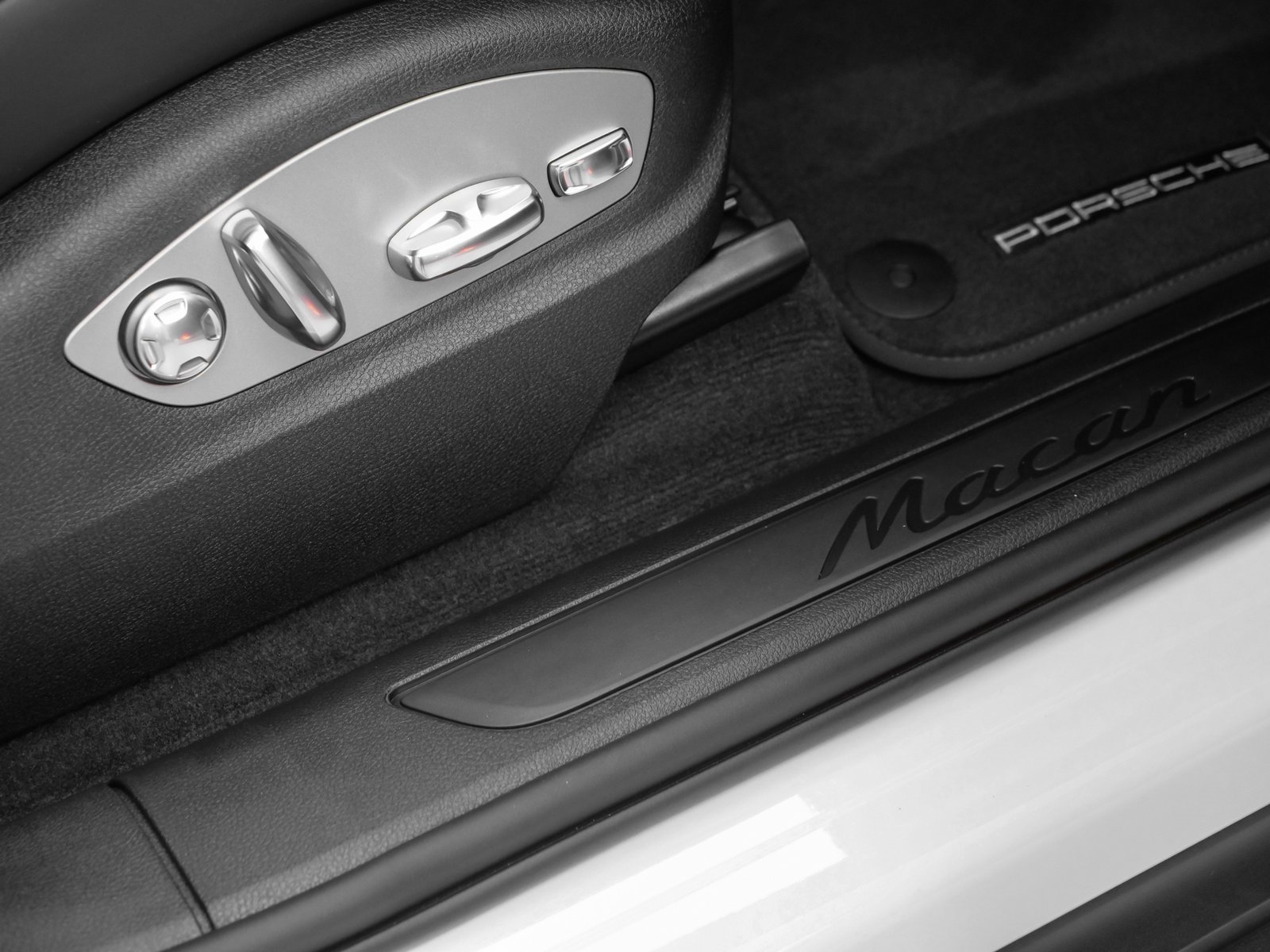 New 2025 Porsche Macan image 19