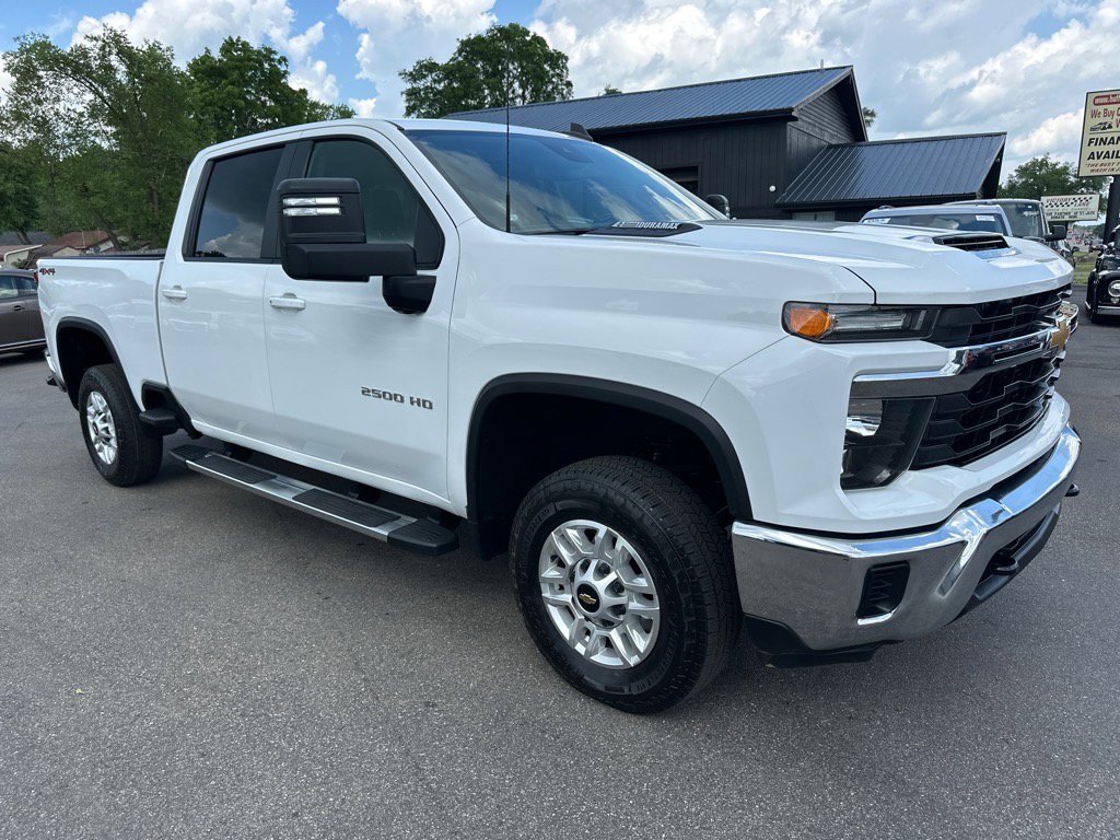 Used 2024 Chevrolet Silverado 2500 LT image 1
