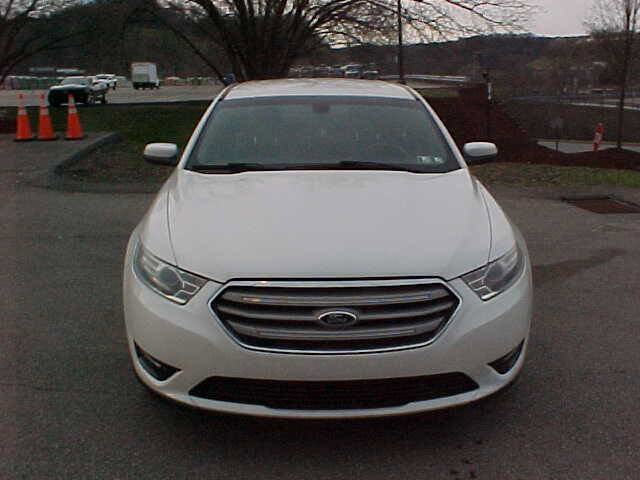 Used 2015 Ford Taurus SEL image 3