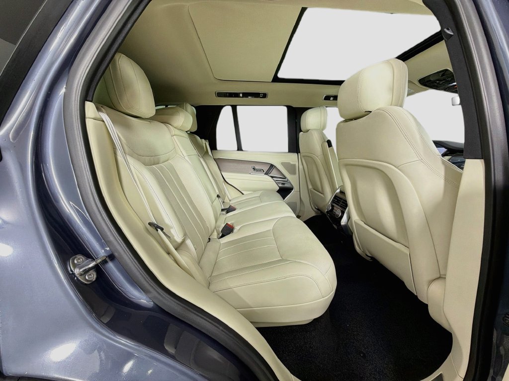 Certified 2025 Land Rover Range Rover SE AWD/4WD image 30